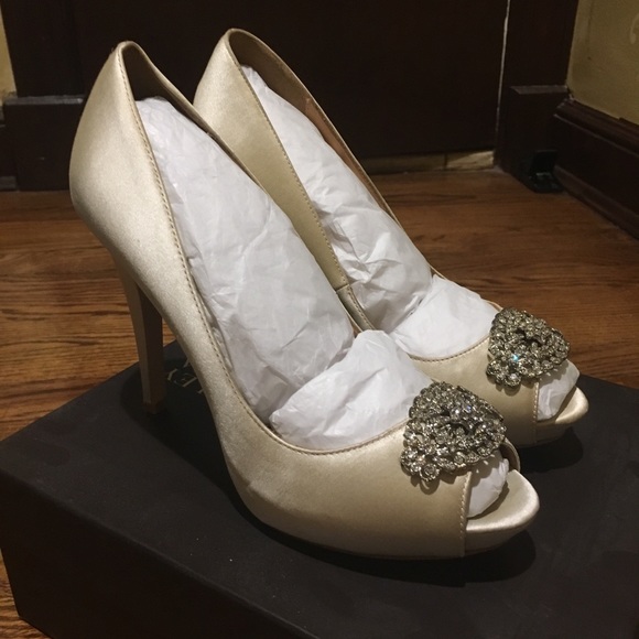 Badgley Mischka Goodie Vanilla Satin - Picture 7 of 8